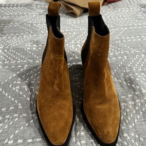 Everlane suede Chelsea boots